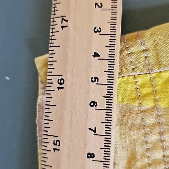 Old Nave women's shorts. Yellow and tan. 4 pockets. Size 8 good used condition. - Picture 2 of 10